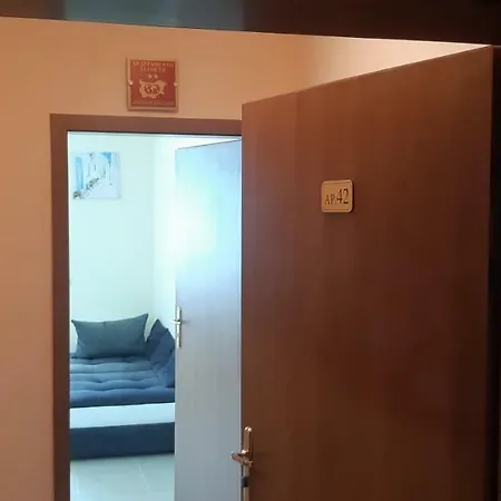 Апартамент Рени דירה