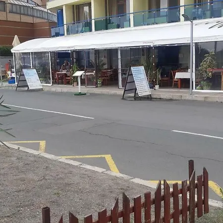 Апартамент Рени דירה פומורי