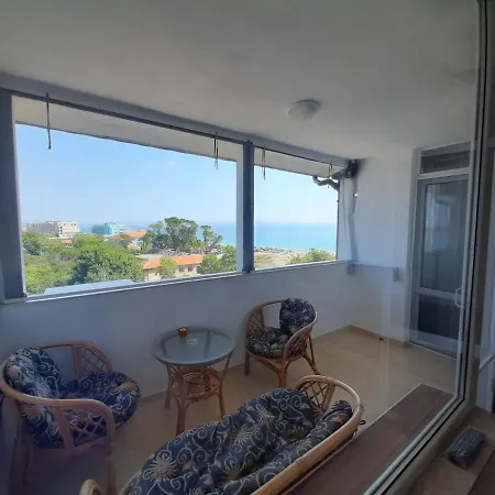 Апартамент Рени Apartamento Pomorie