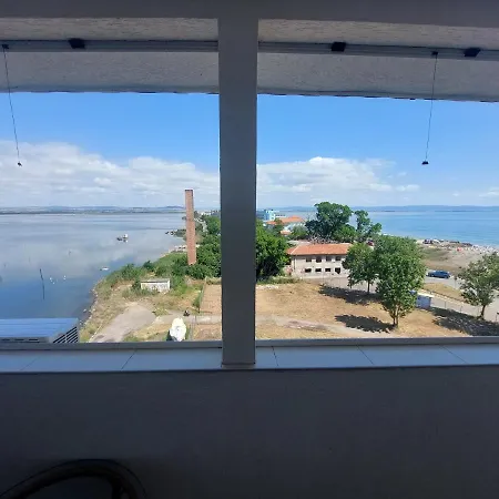 Апартамент Рени Apartamento Pomorie
