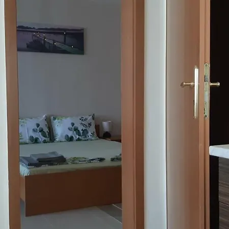 Апартамент Рени Apartamento *